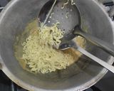 Foto langkah ke 4 dari resep Indomie Goreng.