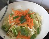 A picture of step 7 of Stir Fry Round Cabbage with dried shrimps (炒高丽菜).