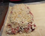 Foto del paso 6 de la receta: Empanada de pollo con bacon, pasas y queso