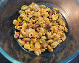 Foto del paso 2 de la receta: Rocas de Chocolate con Nueces y Pistachos
