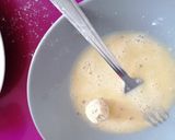 A picture of step 4 of Cheese and Turkey Lollipop Balls.