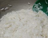 Foto langkah ke 3 dari resep Ketan serundeng pedes manis.