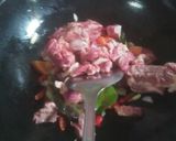 Foto langkah ke 3 dari resep Tumis iga sapi pedas manis.