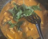 Foto langkah ke 3 dari resep Red Thai Curry Chicken.