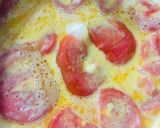 Foto del paso 2 de la receta: OMELET ABIERTO DE 🍅TOMATE🍅Y QUESO …🥓🧀🍖🍅🥚🥘 (XXL)