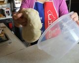 Foto del paso 2 de la receta: Pan amasado con chicharrones como en el campo chileno