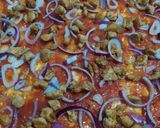 A picture of step 6 of Chicken Macon barbeque pizza.