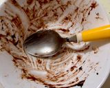 Foto del passaggio 2 della ricetta Porridge al cacao con banana, yogurt e cioccolato
