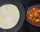 Foto del paso 5 de la receta: Quesadillas 3 quesos rápidas