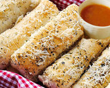 பூண்டு பிரட் ஸ்டிக்ஸ் (garlic breadsticks), தக்காளி சாஸ் ரெசிபி ஸ்டேப் 6 புகைப்படம்