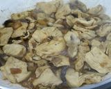 Foto del paso 12 de la receta: Filetes de pollo agridulces con manzana y champiñones