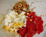 Foto del paso 3 de la receta: Empanada de atún y ensalada de cogollos con frutas