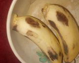 A picture of step 1 of Simple banana with milk.