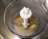 Une image de l'étape 2 de Sauce salade à la moutarde d'Orléans, citron et persil.