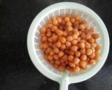 A picture of step 2 of Chhole kulche.