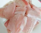 Hình bước làm 1 của món Cá basa tẩm bột khô chiên giòn sốt chanh dây