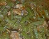 Foto del paso 4 de la receta: Costilla de puerco en salsa de jitomate y tomate con nopales