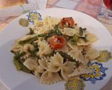 Foto del passaggio 8 della ricetta Farfalle rigate con asparagi e gamberetti