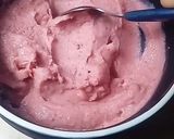 Foto del paso 2 de la receta: Helado Casero de Frutilla