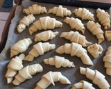 Foszlós vajaskifli recept fázis 9 fotója