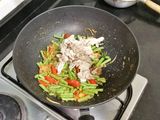 หมูชาบูผัดเผ็ด