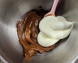 Foto del paso 3 de la receta: 🎂🍫🍰 Chocotorta de cumpleaños!! 🍰 Chocotorta con drip de chocolate, ganache y crema - facilísima!! 🍰🍫