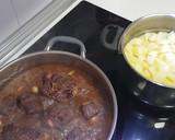 Foto del paso 6 de la receta: Rabo de ternera al vino tinto con puré de patatas al curry