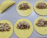 Foto del paso 5 de la receta: 🥟🍗🥓🍄🟫Empanadas de pollo desmechado, panceta, verdeo y champiñones 🍄🟫 🥓🍗🥟Masa de papa