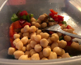 Foto del paso 2 de la receta: Ensalada de langostinos y garbanzos
