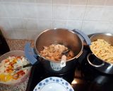 Φωτογραφία βήματος 1 της συνταγής Πέννες με κοτόπουλο κρασάτο & κρέμα γάλακτος