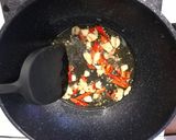 A picture of step 2 of Drunken-Style Stir-Fried Instant Noodles (Pad Kee Mao Mama) – Easy Recipe Abroad.