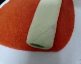 A picture of step 4 of Tricolor rolls.