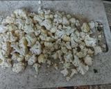 A picture of step 1 of Cauliflower Green Fry.