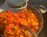 Foto del paso 3 de la receta: Atún guisado con champiñones!! Papas y ensalada con aguacate