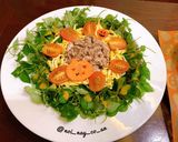 Hình bước làm 3 của món Salad rau càng cua & cá ngừ hộp phong cách Halloween