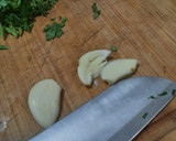 Foto del paso 1 de la receta: Ensalada de verano: patata, atún, perejil picado, ajo y aceite