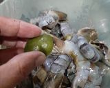 Foto langkah ke 1 dari resep Udang Tim Saus Bawang Putih.