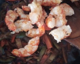 Foto del paso 4 de la receta: Wok de tallarines de arroz con gambones, secreto Ibérico y verduritas a la mantequilla