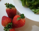 Foto del paso 1 de la receta: Ensalada de fresas, aguacate y queso fresco