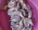 Foto langkah ke 1 dari resep Udang santan belimbing wuluh.