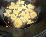 A picture of step 3 of Beans k pakoray.