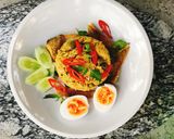 รูปขั้นตอนการทำที่ 2 ของ ข้าวผัดเขียวหวานไก่ ปลาสลิด ไข่ต้ม