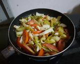 Hình bước làm 4 của món Cá điêu hồng om cải chua