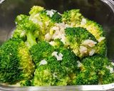 Foto langkah ke 5 dari resep Tumis Brokoli Garlic by Mommy Ika.