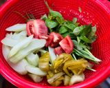 Hình bước làm 1 của món Canh Chua Cá Thu Lá Me