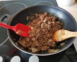 A picture of step 1 of Mom's Chili Con Carne.