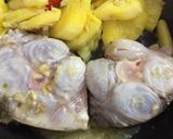 Hình bước làm 5 của món Cá thu kho dứa