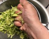 A picture of step 2 of Strapatsada with Zucchini.