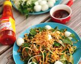 Hình bước làm 2 của món Bánh tráng trộn kiểu có gì làm đó😬