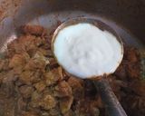 A picture of step 5 of Gosht aloo.
